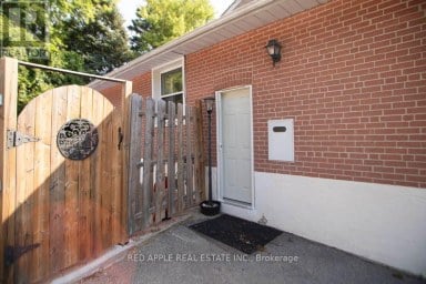 126 LONGFORD DRIVE Newmarket (Bristol-London) Ontario photo 2