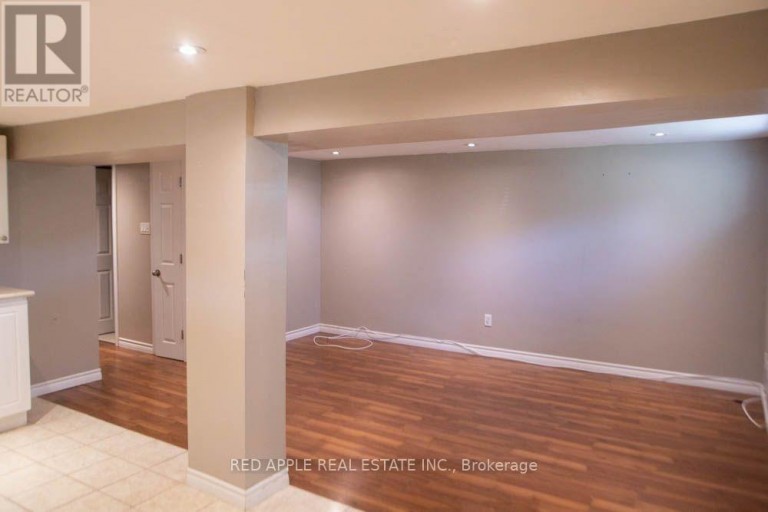 126 LONGFORD DRIVE, Newmarket (Bristol-London), Ontario, L3Y2Y5