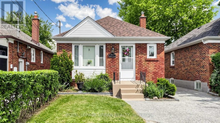 202 VIRGINIA AVENUE, Toronto (Woodbine-Lumsden), Ontario, M4C2T7
