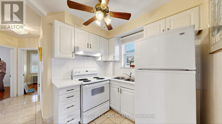 202 VIRGINIA AVENUE, Toronto (Woodbine-Lumsden), Ontario, M4C2T7