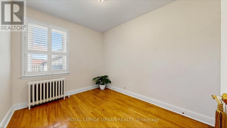 202 VIRGINIA AVENUE, Toronto (Woodbine-Lumsden), Ontario, M4C2T7