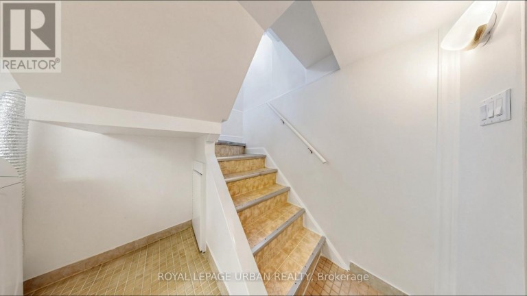 202 VIRGINIA AVENUE, Toronto (Woodbine-Lumsden), Ontario, M4C2T7