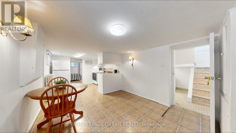 202 VIRGINIA AVENUE, Toronto (Woodbine-Lumsden), Ontario, M4C2T7