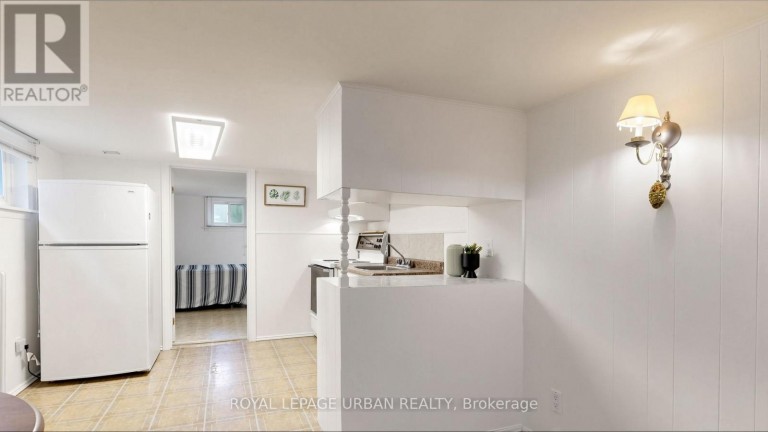202 VIRGINIA AVENUE, Toronto (Woodbine-Lumsden), Ontario, M4C2T7