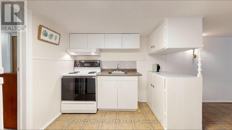 202 VIRGINIA AVENUE, Toronto (Woodbine-Lumsden), Ontario, M4C2T7