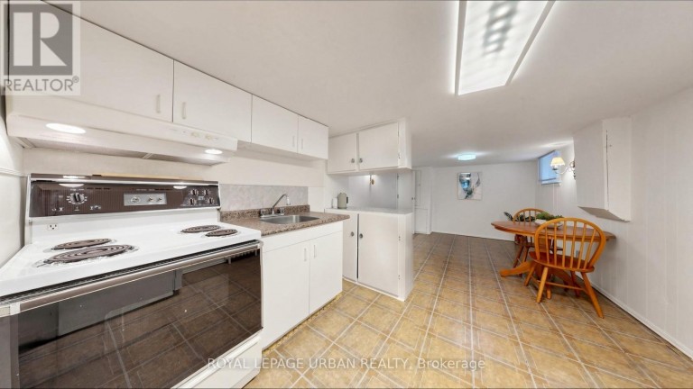 202 VIRGINIA AVENUE, Toronto (Woodbine-Lumsden), Ontario, M4C2T7