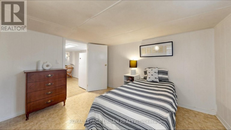 202 VIRGINIA AVENUE, Toronto (Woodbine-Lumsden), Ontario, M4C2T7