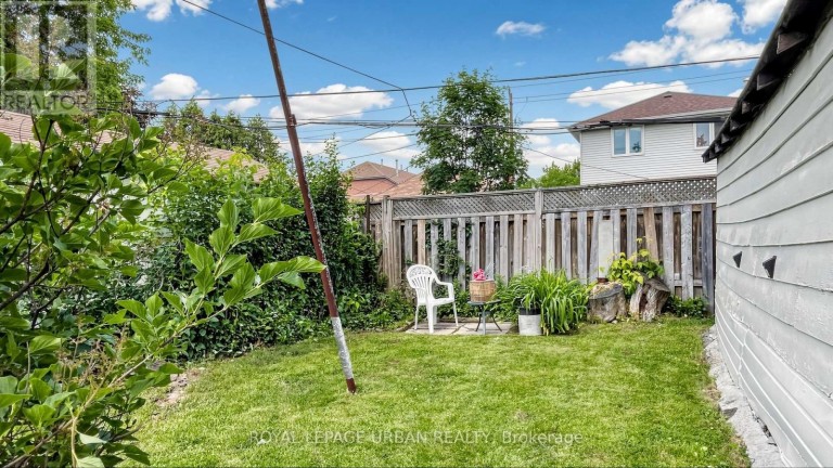 202 VIRGINIA AVENUE, Toronto (Woodbine-Lumsden), Ontario, M4C2T7