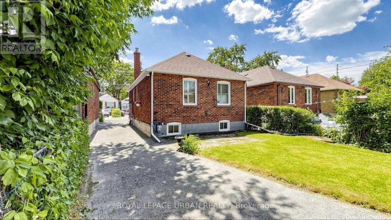 202 VIRGINIA AVENUE, Toronto (Woodbine-Lumsden), Ontario, M4C2T7