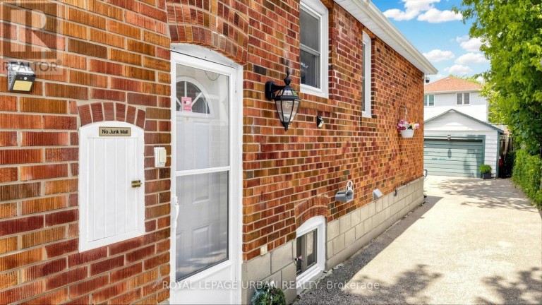 202 VIRGINIA AVENUE, Toronto (Woodbine-Lumsden), Ontario, M4C2T7