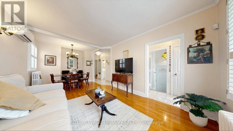 202 VIRGINIA AVENUE, Toronto (Woodbine-Lumsden), Ontario, M4C2T7