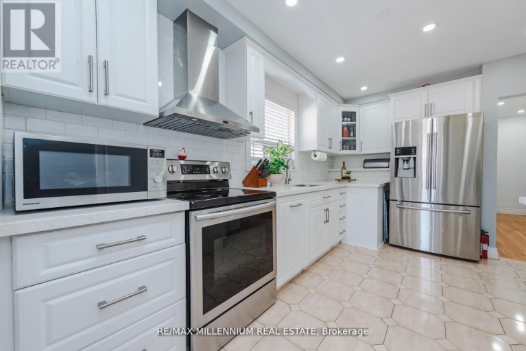 13 CUMBERLAND DRIVE, Brampton (Brampton North), Ontario, L6V1W5