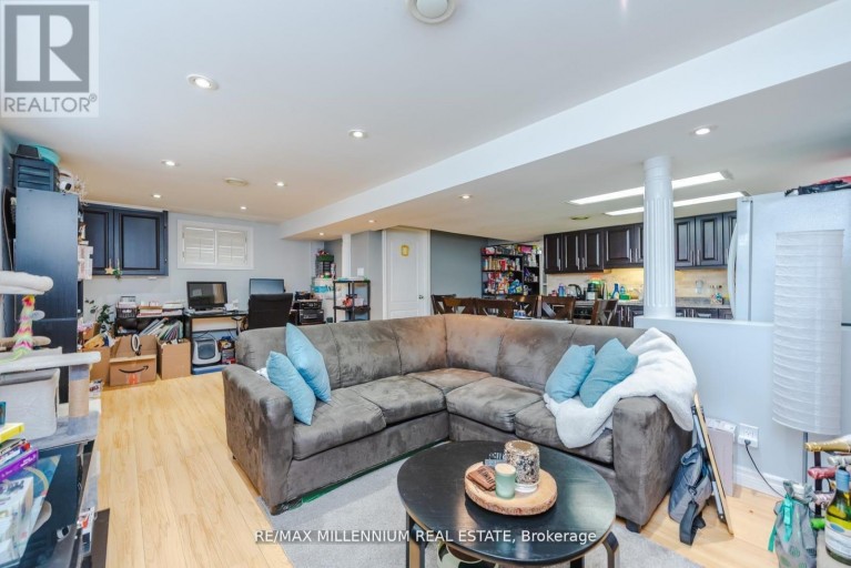 13 CUMBERLAND DRIVE, Brampton (Brampton North), Ontario, L6V1W5
