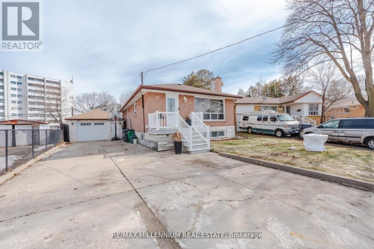 13 CUMBERLAND DRIVE, Brampton (Brampton North), Ontario, L6V1W5