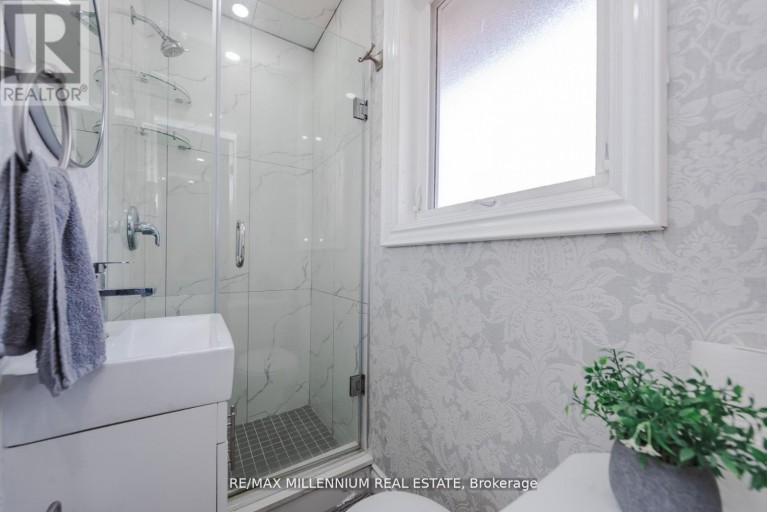 13 CUMBERLAND DRIVE, Brampton (Brampton North), Ontario, L6V1W5