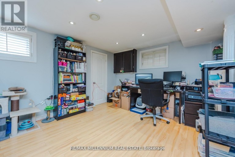 13 CUMBERLAND DRIVE, Brampton (Brampton North), Ontario, L6V1W5