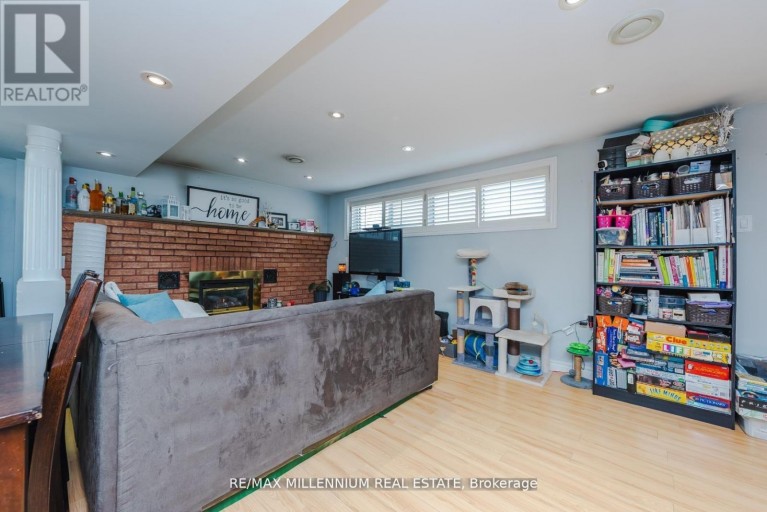 13 CUMBERLAND DRIVE, Brampton (Brampton North), Ontario, L6V1W5