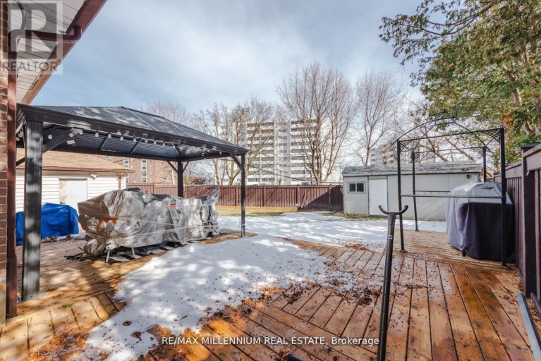 13 CUMBERLAND DRIVE, Brampton (Brampton North), Ontario, L6V1W5