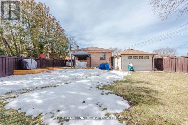 13 CUMBERLAND DRIVE, Brampton (Brampton North), Ontario, L6V1W5
