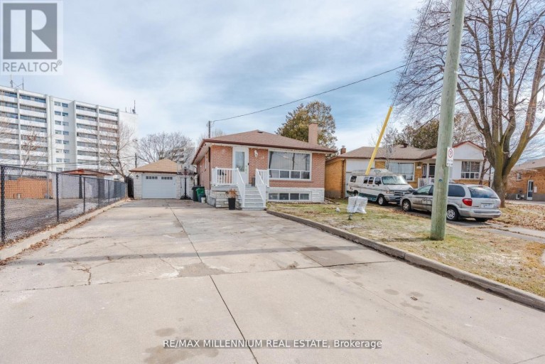13 CUMBERLAND DRIVE, Brampton (Brampton North), Ontario, L6V1W5