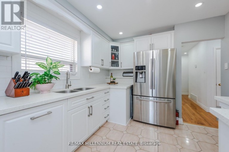 13 CUMBERLAND DRIVE, Brampton (Brampton North), Ontario, L6V1W5