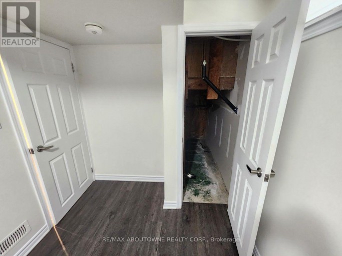 LOWER - 18 GREENINGDON DRIVE, Hamilton (Greeningdon), Ontario, L9A3A7