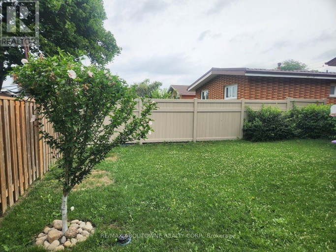 LOWER - 18 GREENINGDON DRIVE, Hamilton (Greeningdon), Ontario, L9A3A7