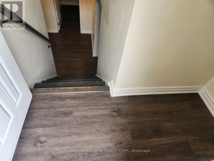 LOWER - 18 GREENINGDON DRIVE, Hamilton (Greeningdon), Ontario, L9A3A7