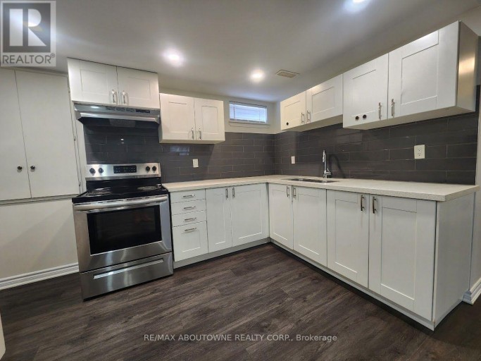 LOWER - 18 GREENINGDON DRIVE, Hamilton (Greeningdon), Ontario, L9A3A7