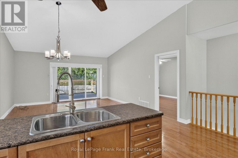 49 - 60 VILLAGE CRESCENT, Peterborough (Otonabee Ward 1), Ontario, K9J0A9