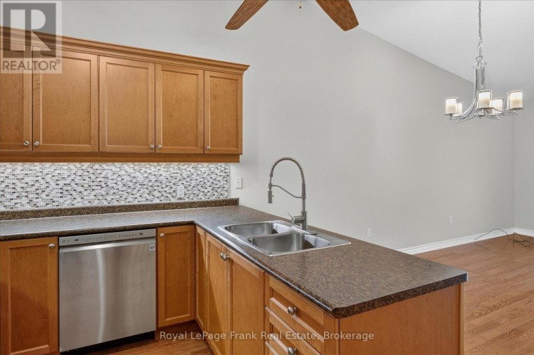 49 - 60 VILLAGE CRESCENT, Peterborough (Otonabee Ward 1), Ontario, K9J0A9