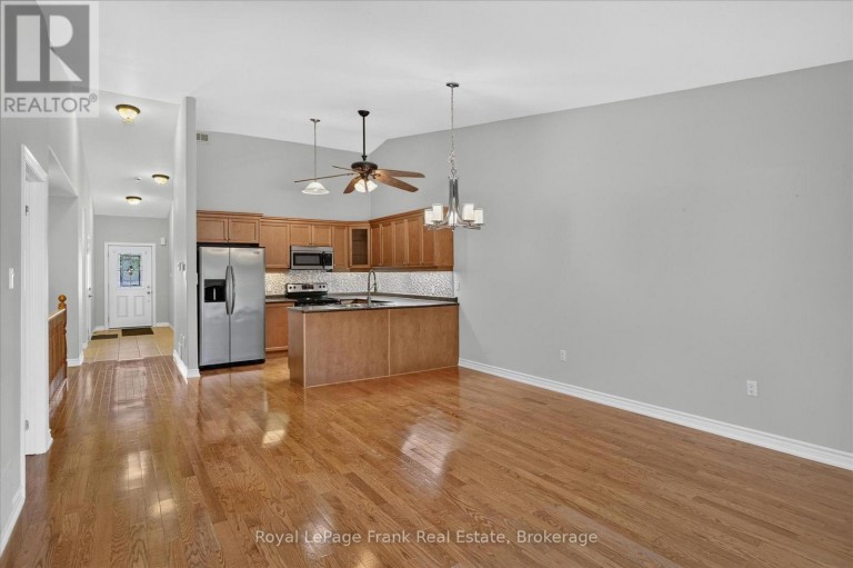 49 - 60 VILLAGE CRESCENT, Peterborough (Otonabee Ward 1), Ontario, K9J0A9