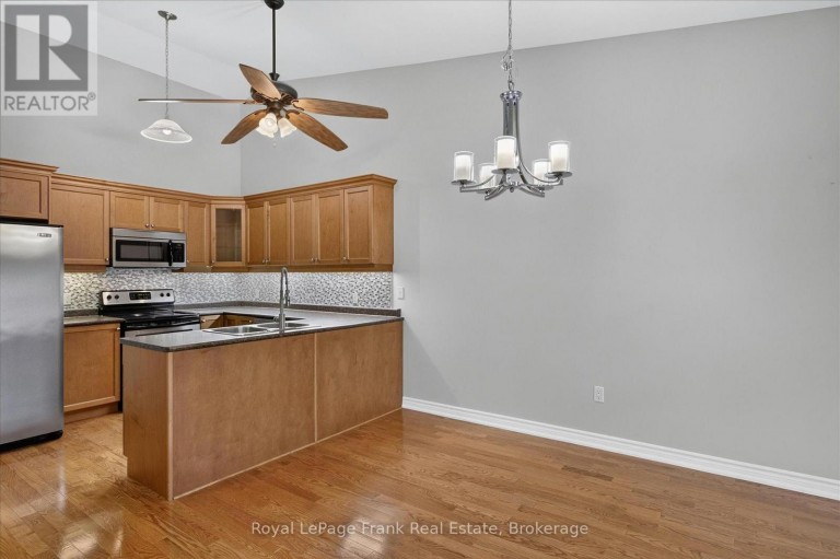 49 - 60 VILLAGE CRESCENT, Peterborough (Otonabee Ward 1), Ontario, K9J0A9