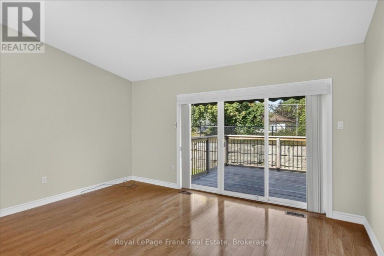 49 - 60 VILLAGE CRESCENT, Peterborough (Otonabee Ward 1), Ontario, K9J0A9