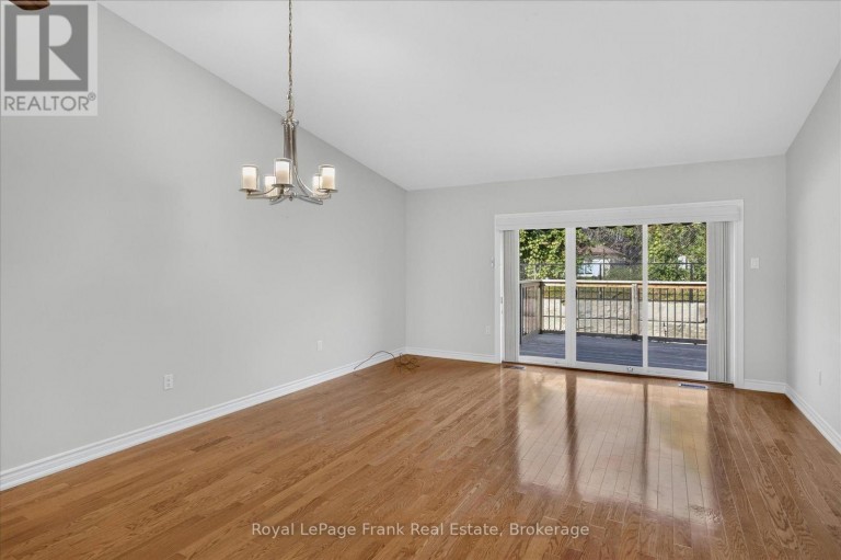 49 - 60 VILLAGE CRESCENT, Peterborough (Otonabee Ward 1), Ontario, K9J0A9