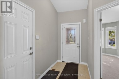 49 - 60 VILLAGE CRESCENT Peterborough (Otonabee Ward 1) Ontario photo 3