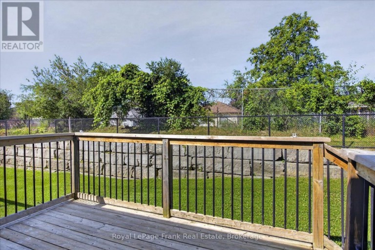 49 - 60 VILLAGE CRESCENT, Peterborough (Otonabee Ward 1), Ontario, K9J0A9