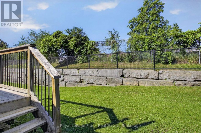 49 - 60 VILLAGE CRESCENT, Peterborough (Otonabee Ward 1), Ontario, K9J0A9
