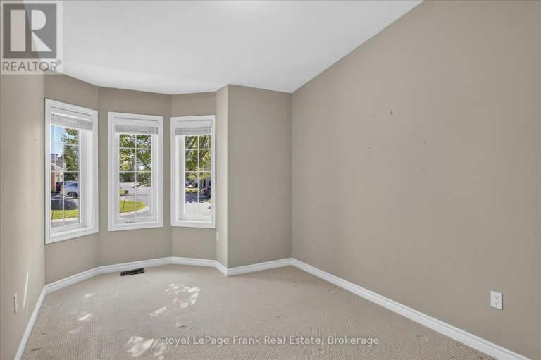 49 - 60 VILLAGE CRESCENT, Peterborough (Otonabee Ward 1), Ontario, K9J0A9