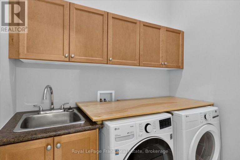 49 - 60 VILLAGE CRESCENT, Peterborough (Otonabee Ward 1), Ontario, K9J0A9