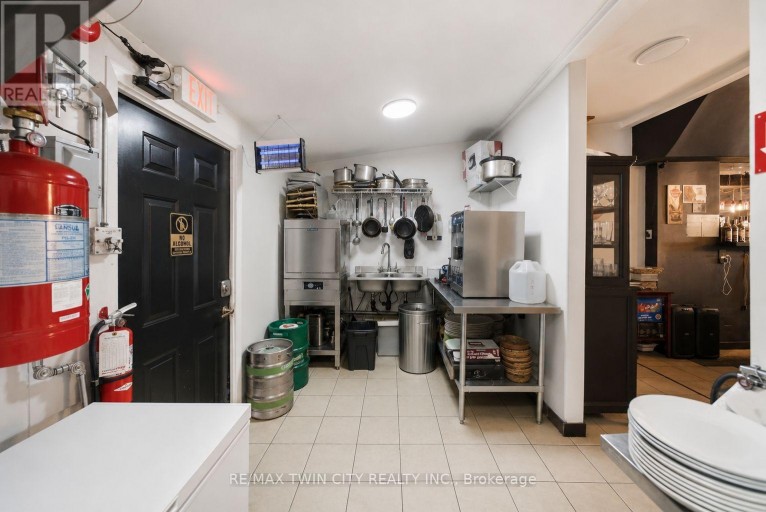31 KING STREET, Brantford, Ontario, N3T3C4