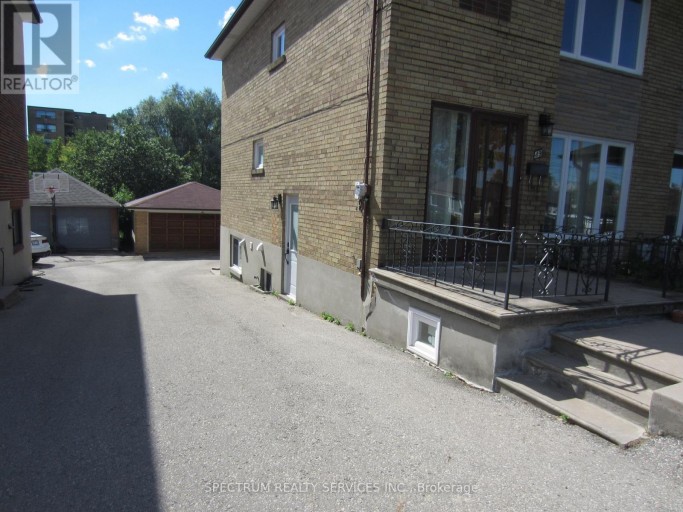 UNIT 1 - 49 GOTHAM COURT, Toronto (Brookhaven-Amesbury), Ontario, M6M2W9