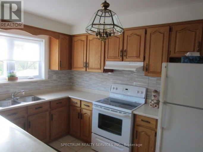 UNIT 1 - 49 GOTHAM COURT, Toronto (Brookhaven-Amesbury), Ontario, M6M2W9