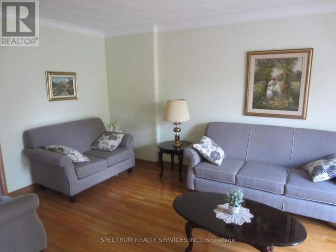 UNIT 1 - 49 GOTHAM COURT, Toronto (Brookhaven-Amesbury), Ontario, M6M2W9