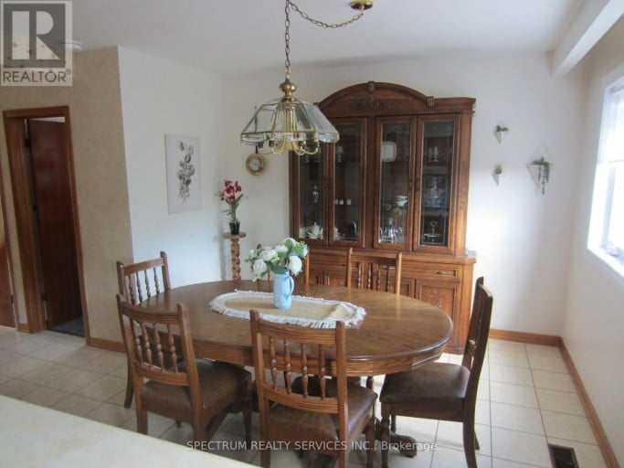 UNIT 1 - 49 GOTHAM COURT, Toronto (Brookhaven-Amesbury), Ontario, M6M2W9