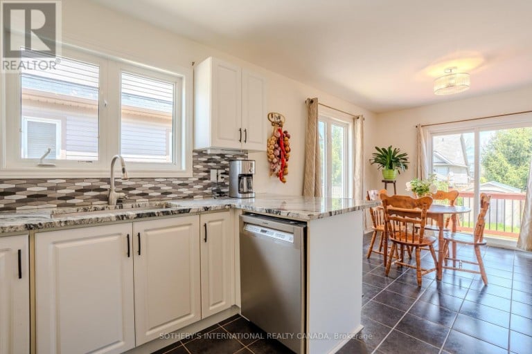 19 GRAND POPLAR LANE, Wasaga Beach, Ontario, L9Z0C7