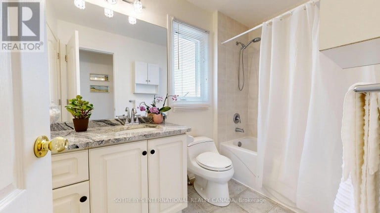 19 GRAND POPLAR LANE, Wasaga Beach, Ontario, L9Z0C7