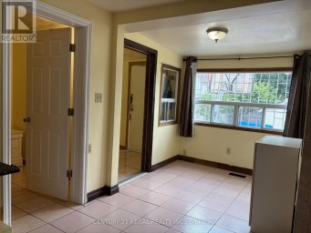 690 JANE STREET Toronto (Rockcliffe-Smythe) Ontario photo 2