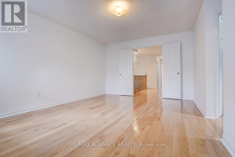 137 LARAMIE CRESCENT, Vaughan (Patterson), Ontario, L6A0R1