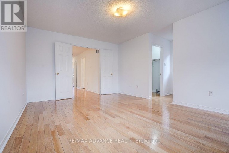 137 LARAMIE CRESCENT, Vaughan (Patterson), Ontario, L6A0R1